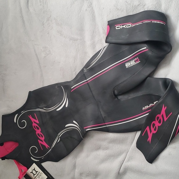 NEW Zoot Womans W Z Force 1.0 SL Triathlon Wetsuit Sleeveless Black/Beet… - Picture 2 of 16